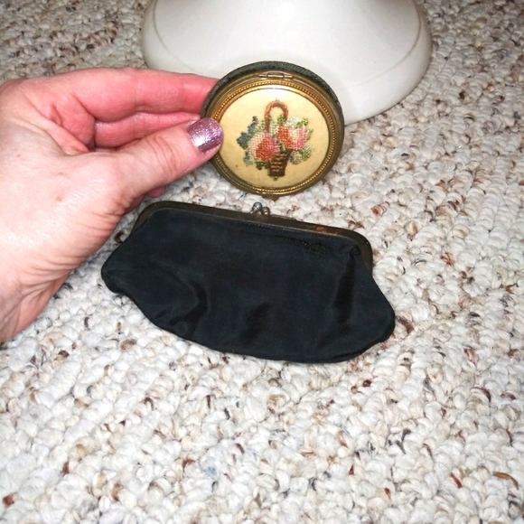 Antique Early 1900's Needlepoint Top Mini Compact & Kiss-Lock Top Coin Purse - Picture 6 of 6